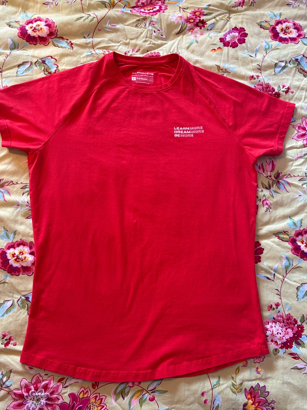 Alphalete performance fit Learn More Dream More Be More red tee M 29x22 EUC